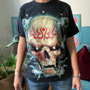 T-shirt  - Någonsin sätt en läskigare tisha???? Skulle inte tro de…  Lyser i mörkret om du låter den ladda under en lampa i 24h