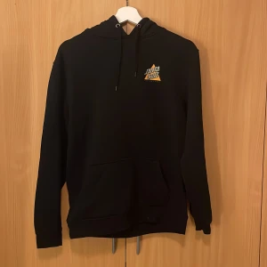 Hoodie  - Santa Cruz Hoodie, nypris 900 säljer för 500. Stl S 