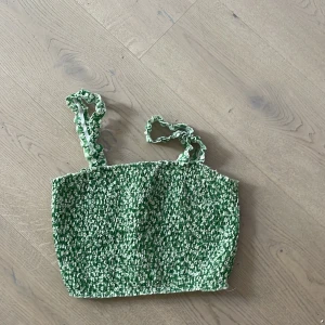 Grön topp - Super fin grön topp, sitter super fint i storlek M