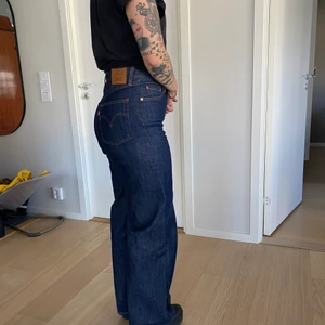 Levis ribcage wide leg - Knappt använda sjukt snygga jeans från Levis 