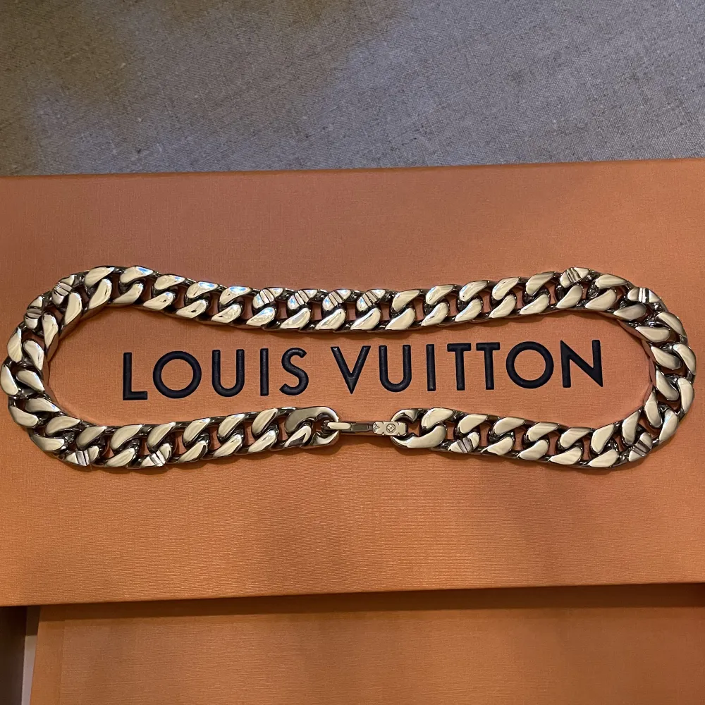 ‼️WTS‼️  Louis Vuitton Chain Links Necklace  Cond 9/10, försiktig använt  FULL SET   Bud 11 000kr  Bin 11 500kr  Skicka meddelande vid frågor eller liknande, inga time wasters tack. Accessoarer.