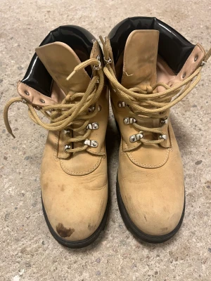 Acne Boots - I princip oanvända acne boots. Lite smutsiga vid tårna är det enda ”felet”. 