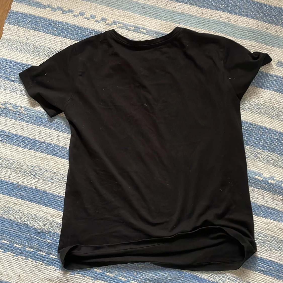 Standard svart T-shirt - 91