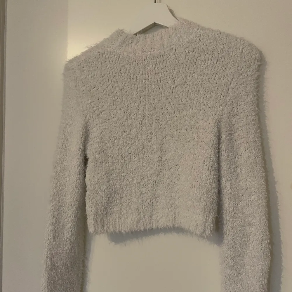 Jättefin stickad fluffig tröja, använd ett par gånger. 50kr+frakt. Neuleet.