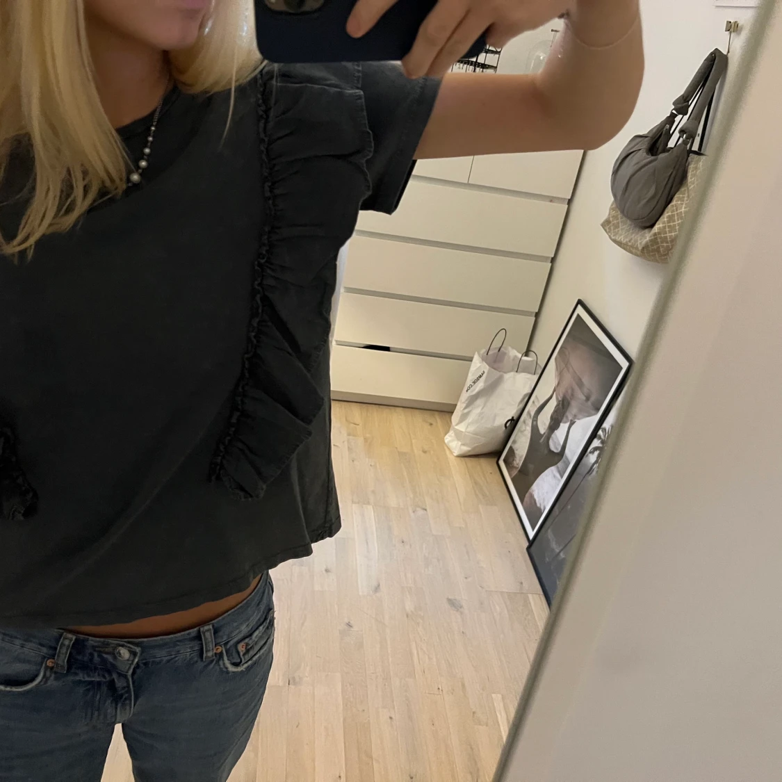 T-shirt med volanger