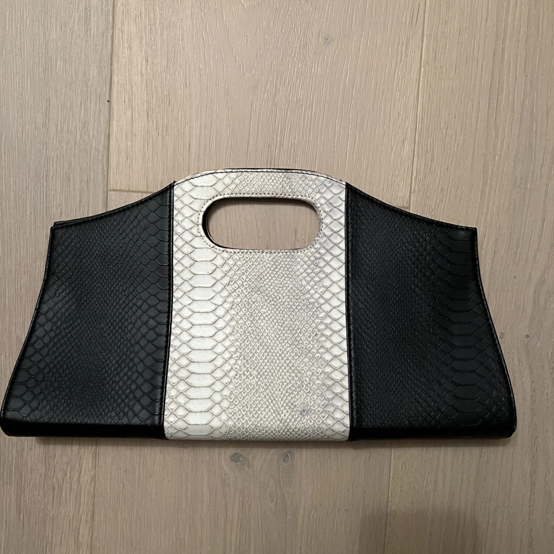 KUVERVÄSKA KFRÅN NEW LOOK 🤍🖤