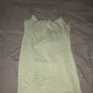 Linne xs  - Säljer detta gröna linnet   Köpare står för frakten 