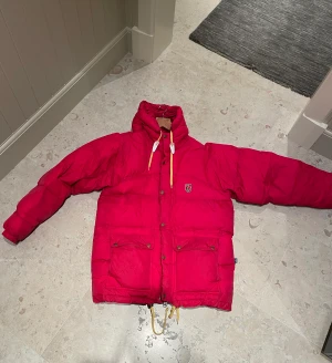 fjällräven dunjacka L - Vintage fjällräven expedition jacka, dun, size L make. Great condition, no rips. 