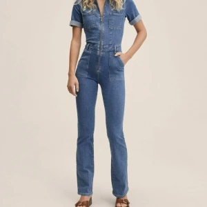 Jeansdress - Säljer denna populära jeansdress från MANGO för den aldrig kommit till användning ❤️ nypris: 699