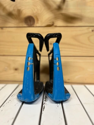 Freejump - Blåa freejump soft up PRO, varit sprayade innan därav priset!  750kr, köpts dem innan 24/11 ingår frakten!