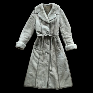 Jacka i beige mocka  - Jacka i beige mocka med teddy detaljer 🐻Vintage, tillverkad i Malmö 