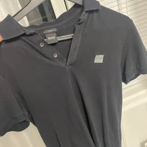 Hugo boss pike - Säljer en Hugo boss piké plus en helt oanvänd armani pike