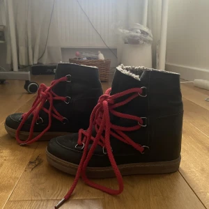 Isabel marant  - Sjukt fina vinterskor från isabel marant, med klack. Jättefint skick!🥰 nypris är typ 7000kr  