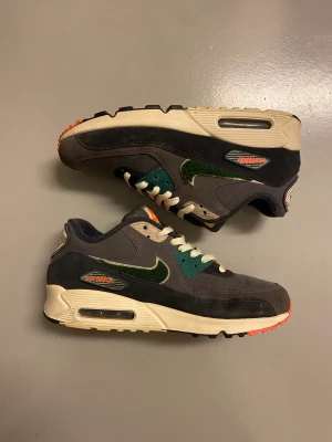 Nike air max - Supercoola nike air max!  Älskar hur dessa ser ut men säljer pga måste rensa ur garderoben. Använda ett fåtal gånger. 