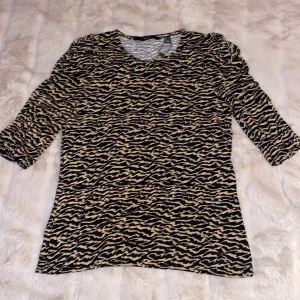 Vero Moda topp storlek S - Fin topp från vero moda i storlek S aldrig använd