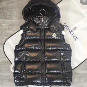 moncler vest med tillbehör  - äkta köp med tillbehör 