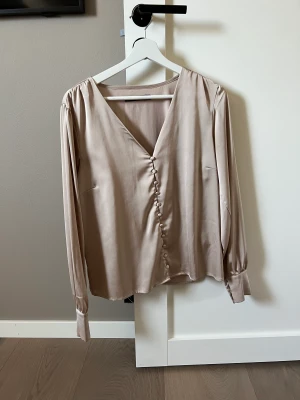 Blus - Satin Beige/rosa  