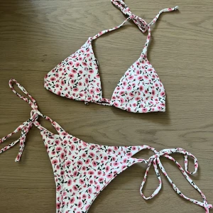 Bikini - Blommig bikini Aldrig använd 