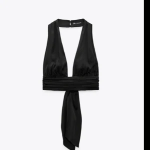 Topp - Topp från zara🖤med öppen rygg  skriv för egna bilder 