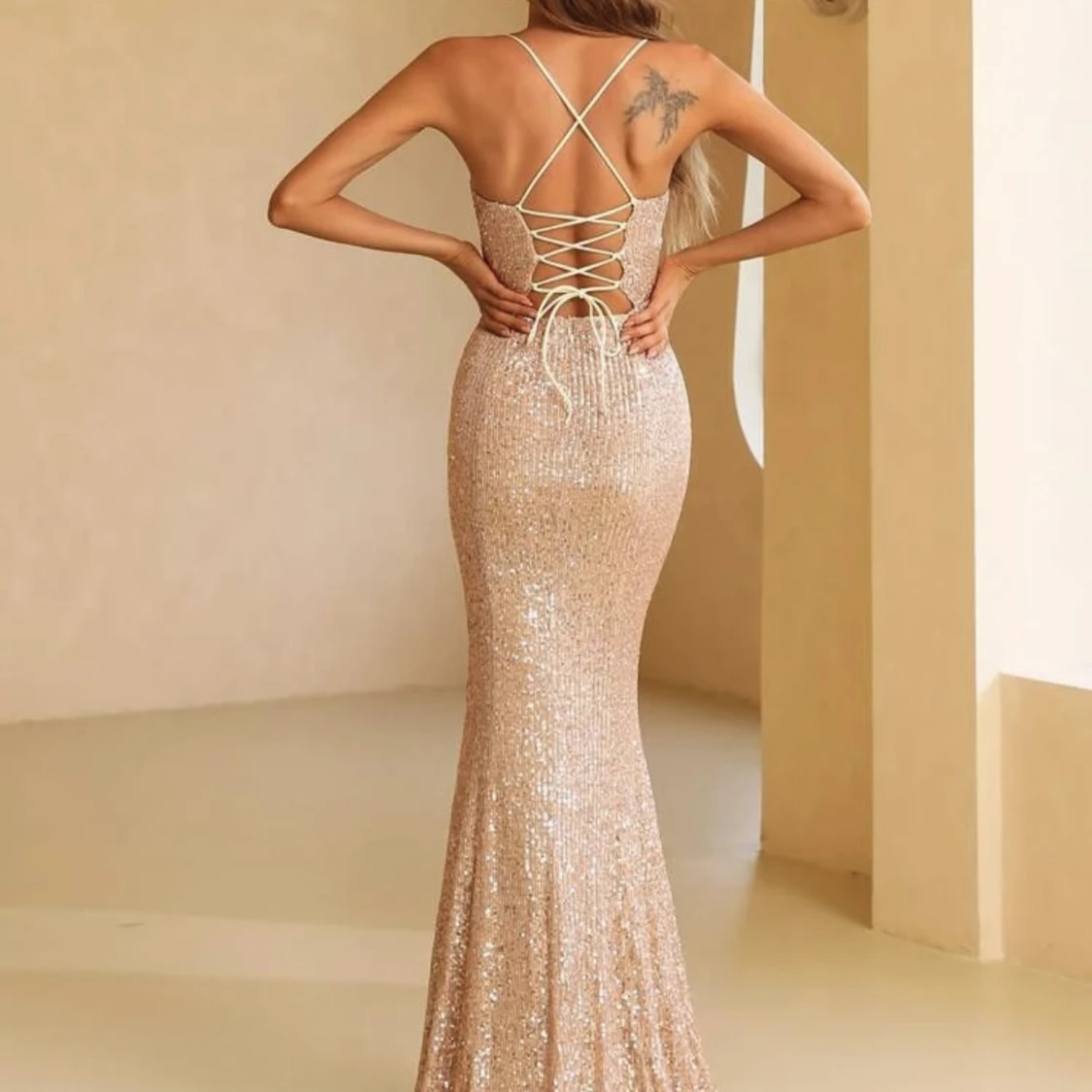 Oanvänd balklänning - säljes extra billig - 90