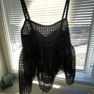 Zara - Topp ifrån Zara i strl S men som en XS också 🖤Nyskick 🖤