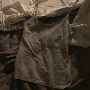 Grått linne  - Dags att sälja denna basic  linne från lager 157 i str xs eftersom jag inte får någon andvändong till den sågen mer💕  