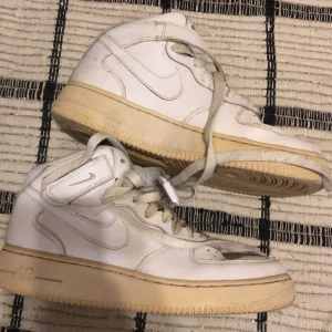 Nike skor - Slitna men funkar som slit å släng