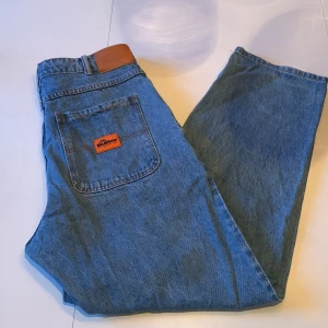 Butter jeans - Butter jeans. Storlek 28, baggiest.