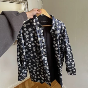 Zara jacka - Ny skick! Köparen står för frakten!