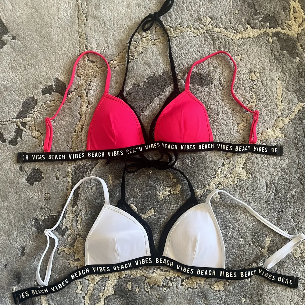 Två bikini överdelar i rosa o vitt. Aldrig använda!  Priset är för båda tillsammans.. Övrigt.