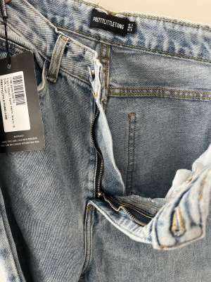 Jeans  - Vanliga jeans super fin färg, ingen slits utan bara vanliga snygga 