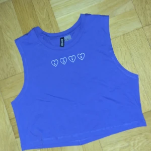 Kort sött linne - Aldrig använt Är mer lila i verkligheten