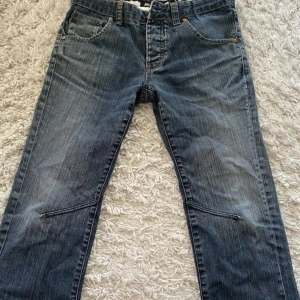 Lågmidjade jeans - Säljer dessa jätte snygga lågmidjade jeans då dom var för små för mig i längden jag är 172 cm lång (lånade bilder)