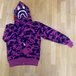 Bape hoodie lila - Helt ny bape hoodie 