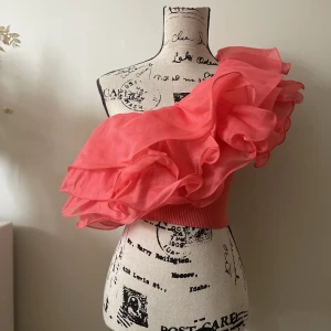 🌷Corall fest topp🌷 - Älskvärd fest topp!  Använd 1 gång bara! 