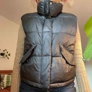 Svart väst - Svart väst från H&M.