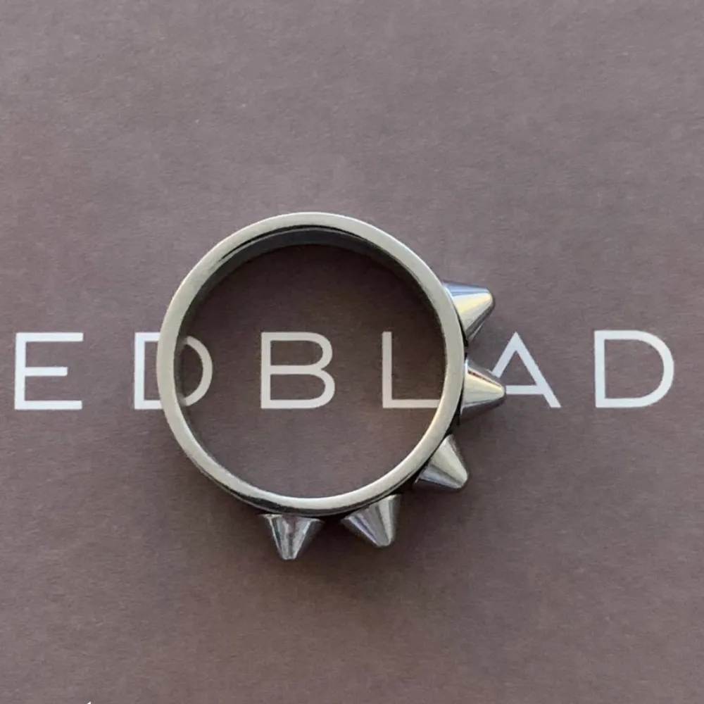 Jätte fin Edblad ring säljer på grund av att jag har för många ringar❤️❤️. Accessoarer.
