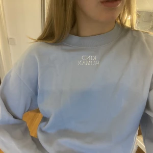 Tröja - En superfin tröja från monki som jag tyvärr inte använder längre🤍