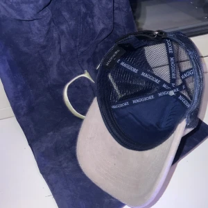 Maggiore  -  C1  - Maggiore season 3 - C1 Sparsamt använd keps som är i väldigt fint skick! 