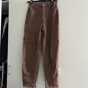 Bruna jeans  - Säljer dem här bruna jeansen då dem inte passar mig längre och inte är min stil längre. Om du har nån fundering, fråga på:)