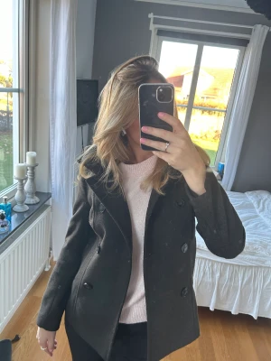 Kort Kappa - Säljer denna super fina kappan som tyvärr är för liten för mig💕hör av er vid intresse!
