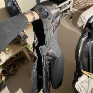 CP company jacka - CP Company Duck Down Mixed Goggle Jacket With Removable Hood(50\L)(Black) Condition:(New)tags and receipt is included  Retail:6600kr