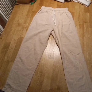 Linnebyxor - Linnebyxo, beiga. Stl xxs