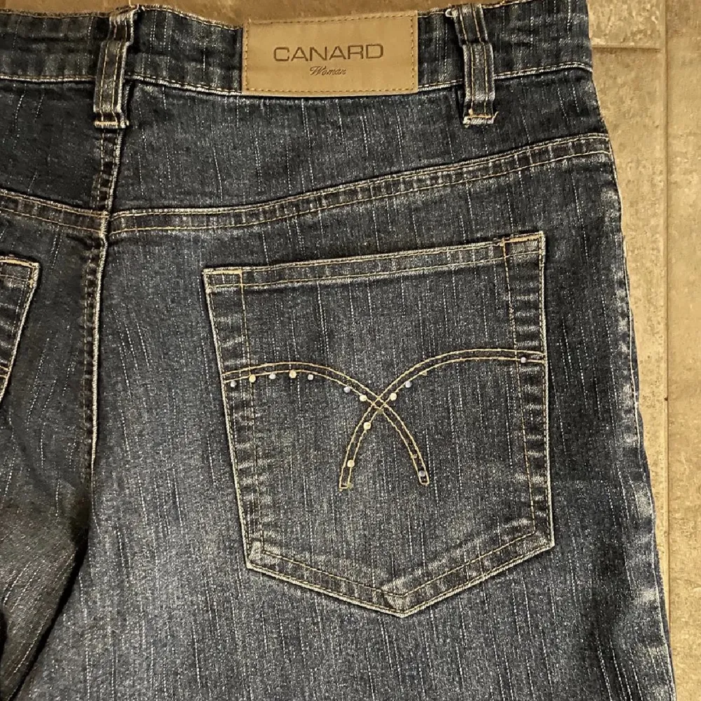 Jeans köpta second hand, inte använt särskilt mycket, bra skick! Hör av dig för fler bilder eller mått osv. Jeans & Byxor.