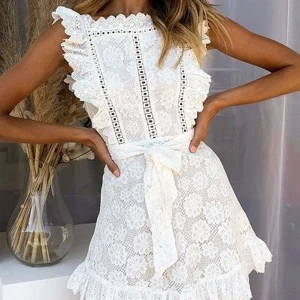 Studentklänning - Superfin klänning som är perfekt till studenten eller sommaren! Skriv för egna bilder💕💓🫶🏻