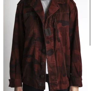 Militär jacka - Quatre filles, militärjacka ❤️köpt för 2500kr, som ny Ge gärna egna förslag på pris 