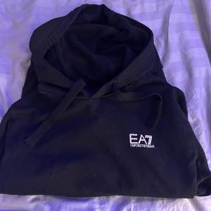 Armani hoodie som kommer ej till användning i storlek s, ny pris 1200kr 