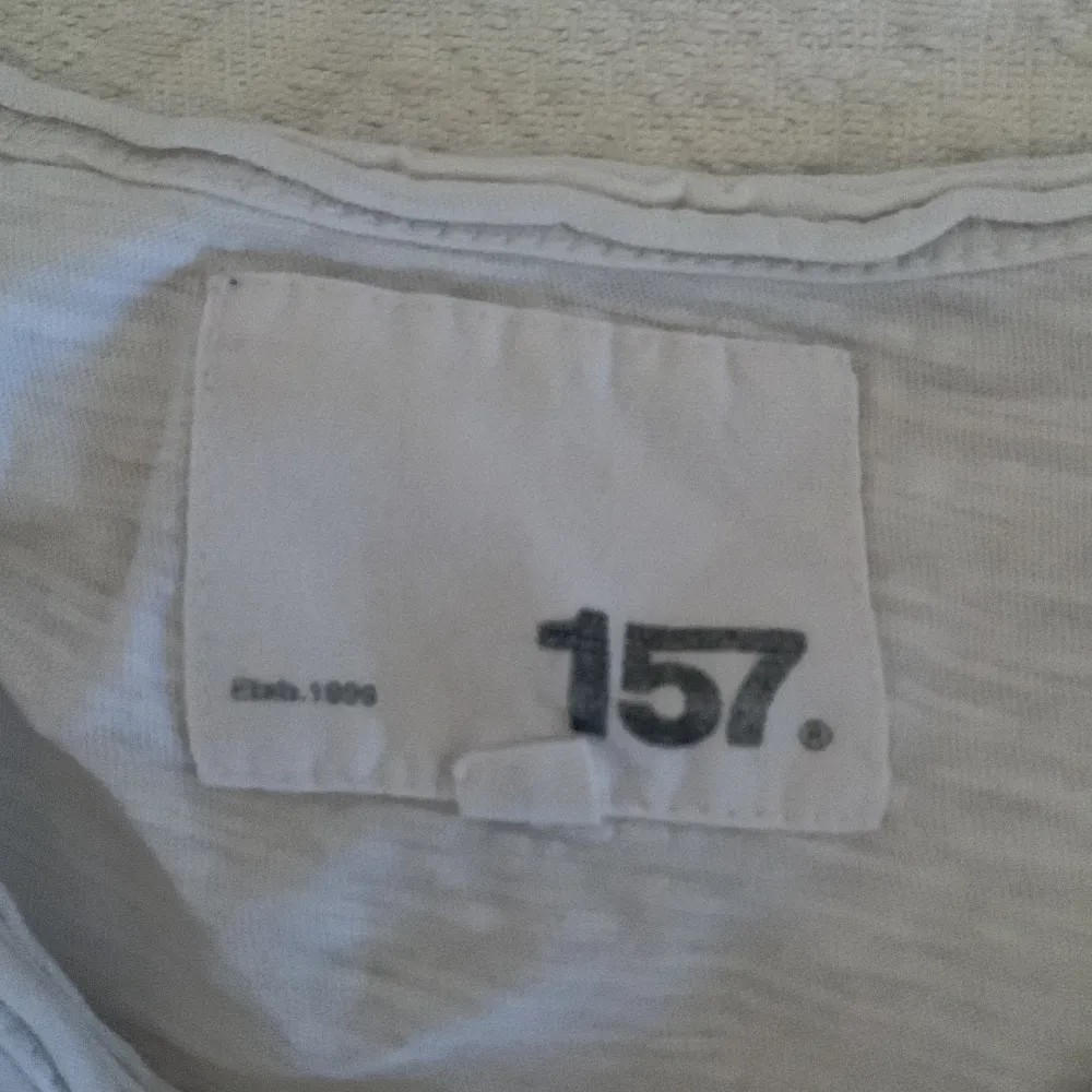 Vit tröja från lager 157 med en ficka på bröstet🤍. Skjortor.