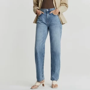 Jeans från Gina tricot  - Jeans från Gina tricot storlek 36. 100 % bomull. Sparsamt använda, inget att anmärka på. Passar mig som är 167 cm lång.