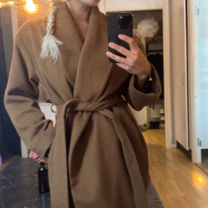 Brun kappa  - Snygg kappa man kan ha vår och höst även vinter. 